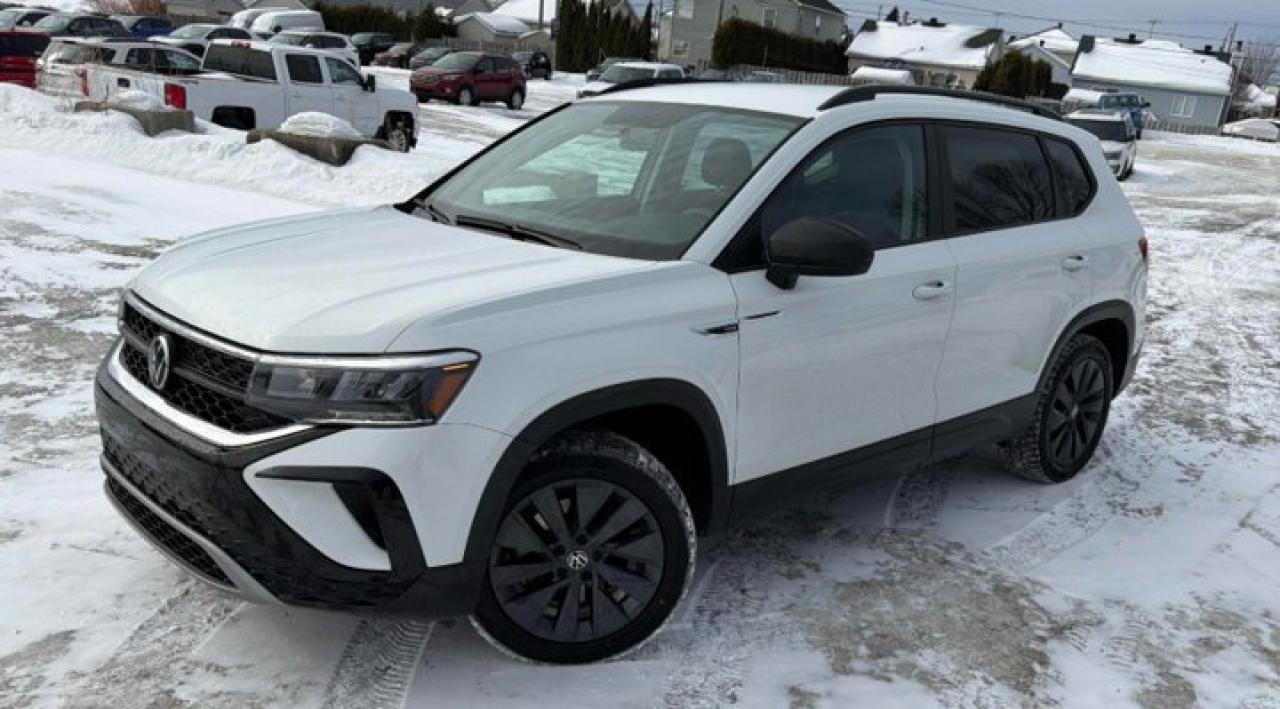 2022 Volkswagen Taos Trendline AWD | Heated Seats | CarPlay + Android | Rear Camera | and More ! Photo