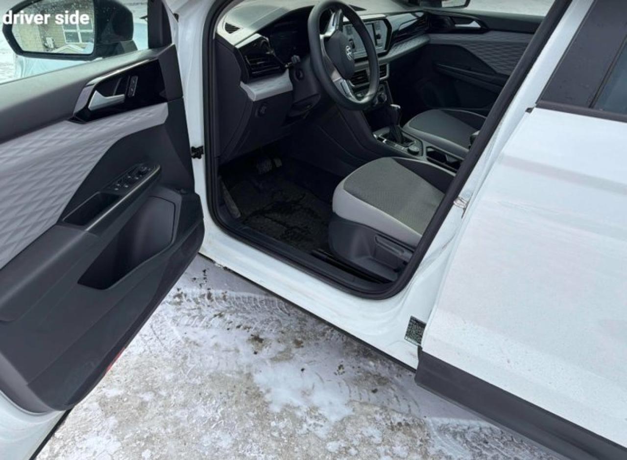 2022 Volkswagen Taos Trendline AWD | Heated Seats | CarPlay + Android | Rear Camera | and More ! Photo