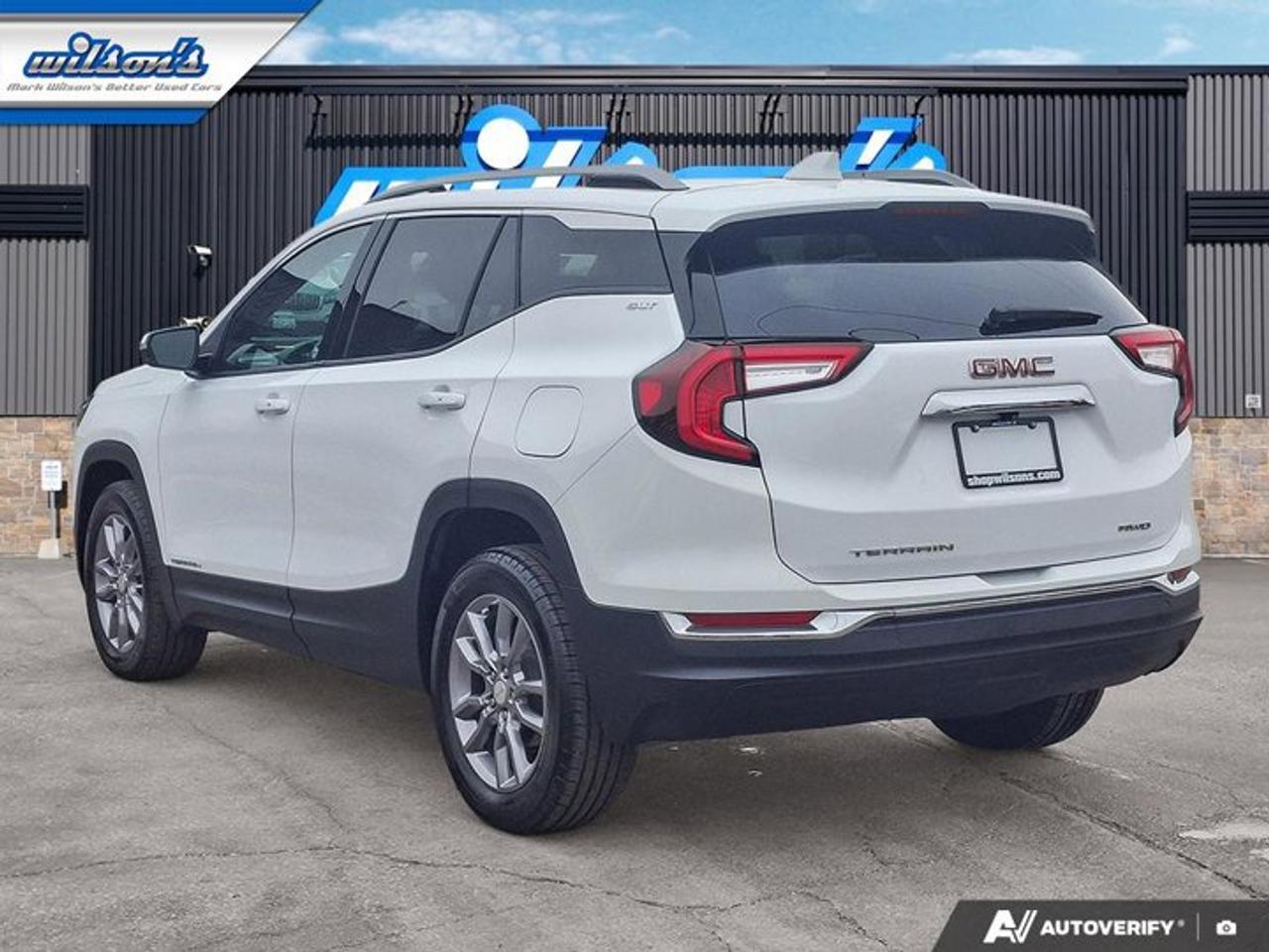 2024 GMC Terrain SLT AWD | Leather | Heated Wheel + Seats | Remote Start | CarPlay + Android | and More ! Photo