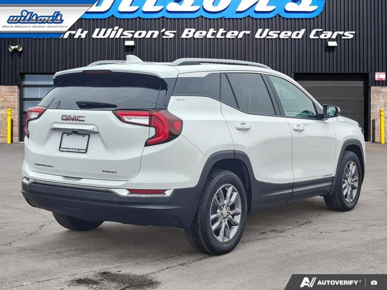 2024 GMC Terrain SLT AWD | Leather | Heated Wheel + Seats | Remote Start | CarPlay + Android | and More ! Photo