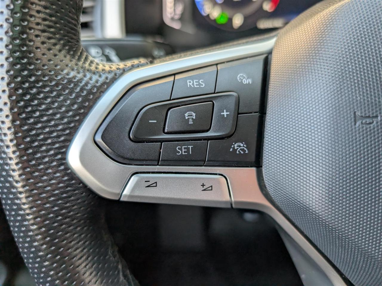 2023 Volkswagen Atlas 4MOTION - EXECLINE - PANO ROOF - NAV - TECH FEAT Photo