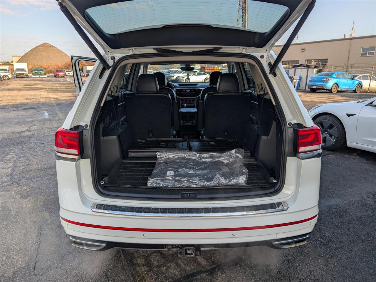 2023 Volkswagen Atlas 4MOTION - EXECLINE - PANO ROOF - NAV - TECH FEAT Photo