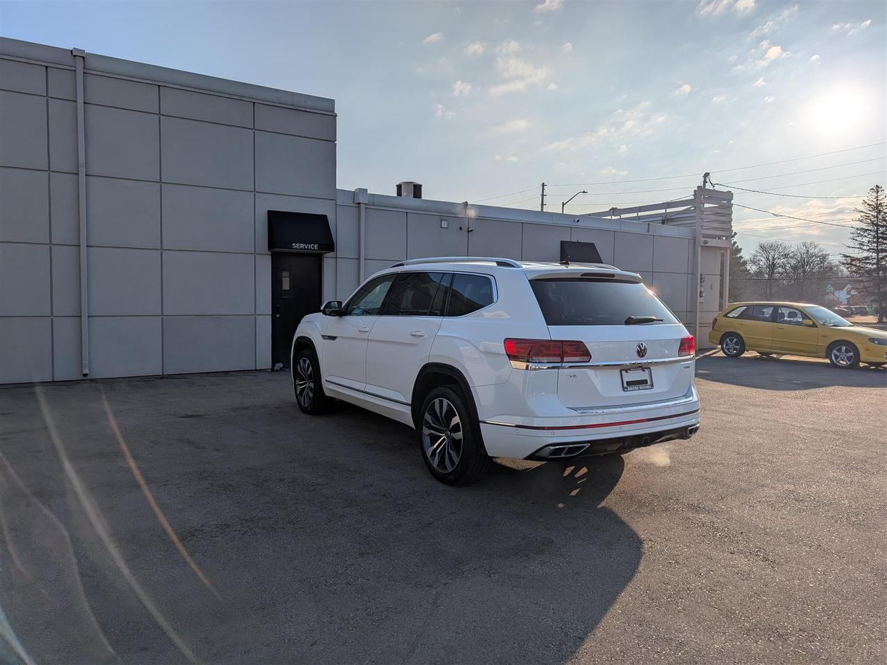 2023 Volkswagen Atlas 4MOTION - EXECLINE - PANO ROOF - NAV - TECH FEAT Photo