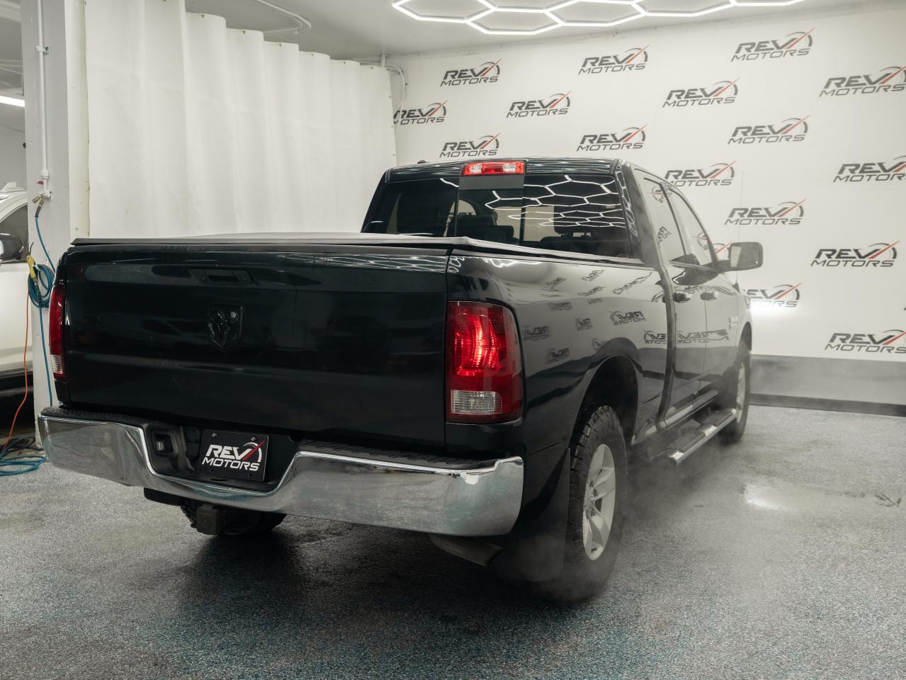 2016 RAM 1500 SLT | Certified | Quad Cab Photo4