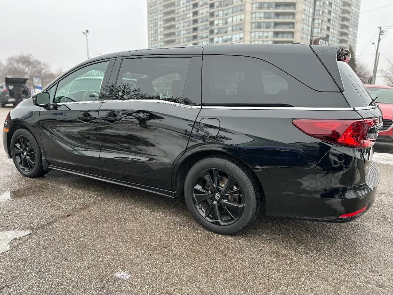 2023 Honda Odyssey Black Edition Photo