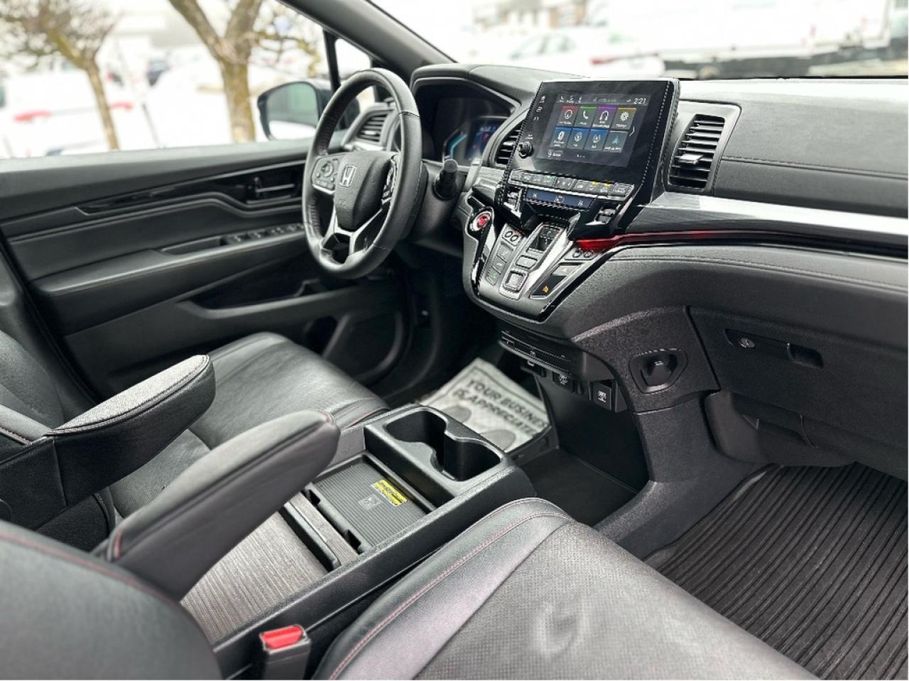 2023 Honda Odyssey Black Edition Photo