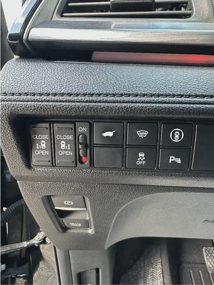 2023 Honda Odyssey Black Edition Photo