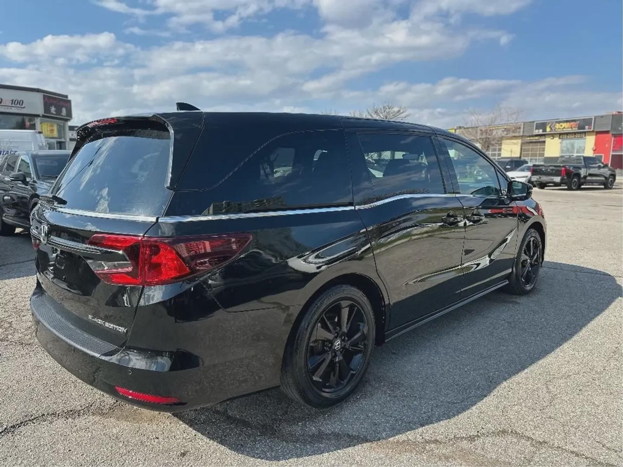 2023 Honda Odyssey Black Edition Photo