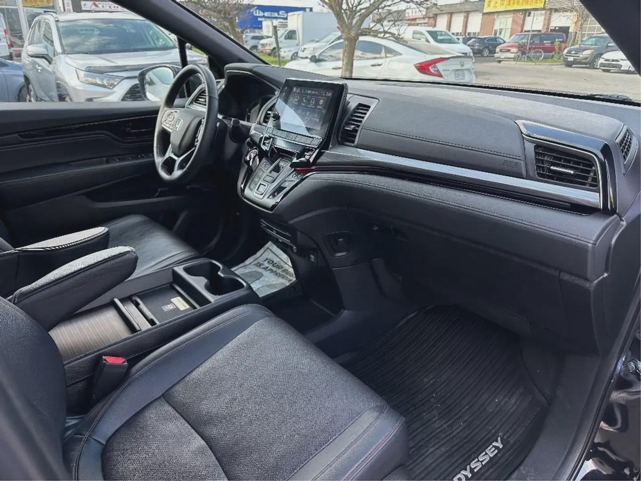2023 Honda Odyssey Black Edition Photo