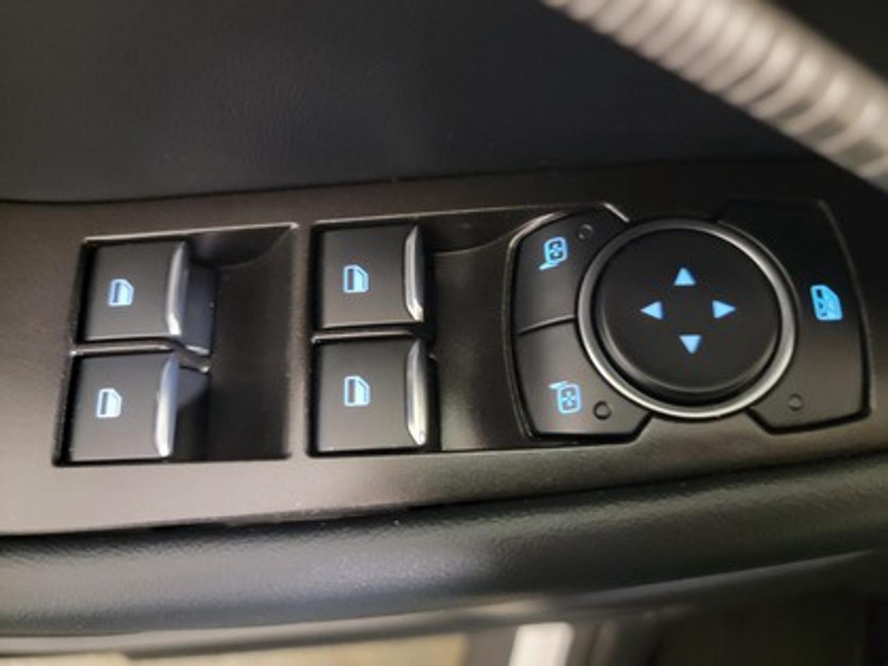 13731104
