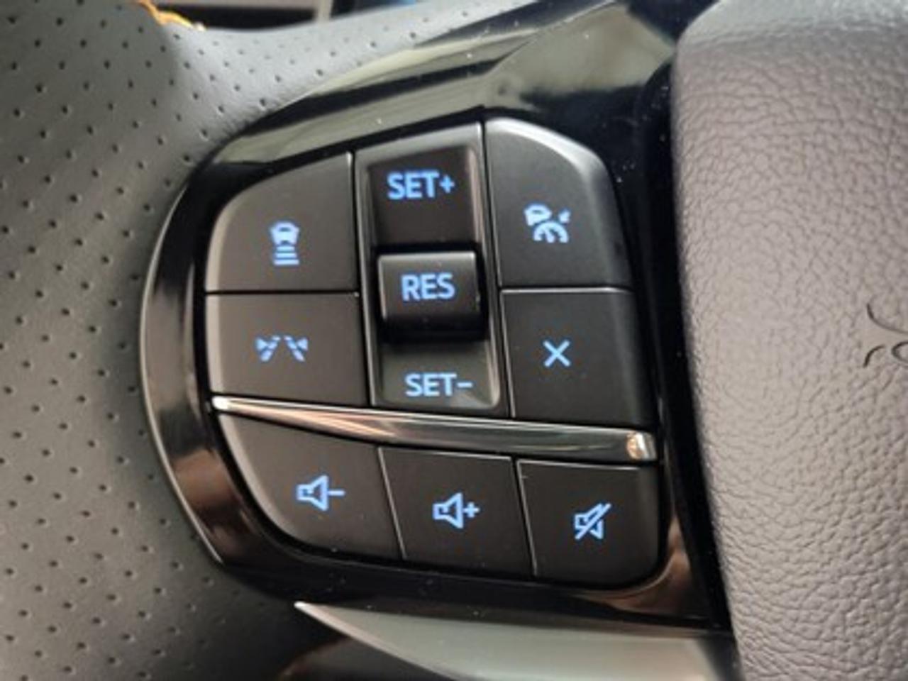 13731104
