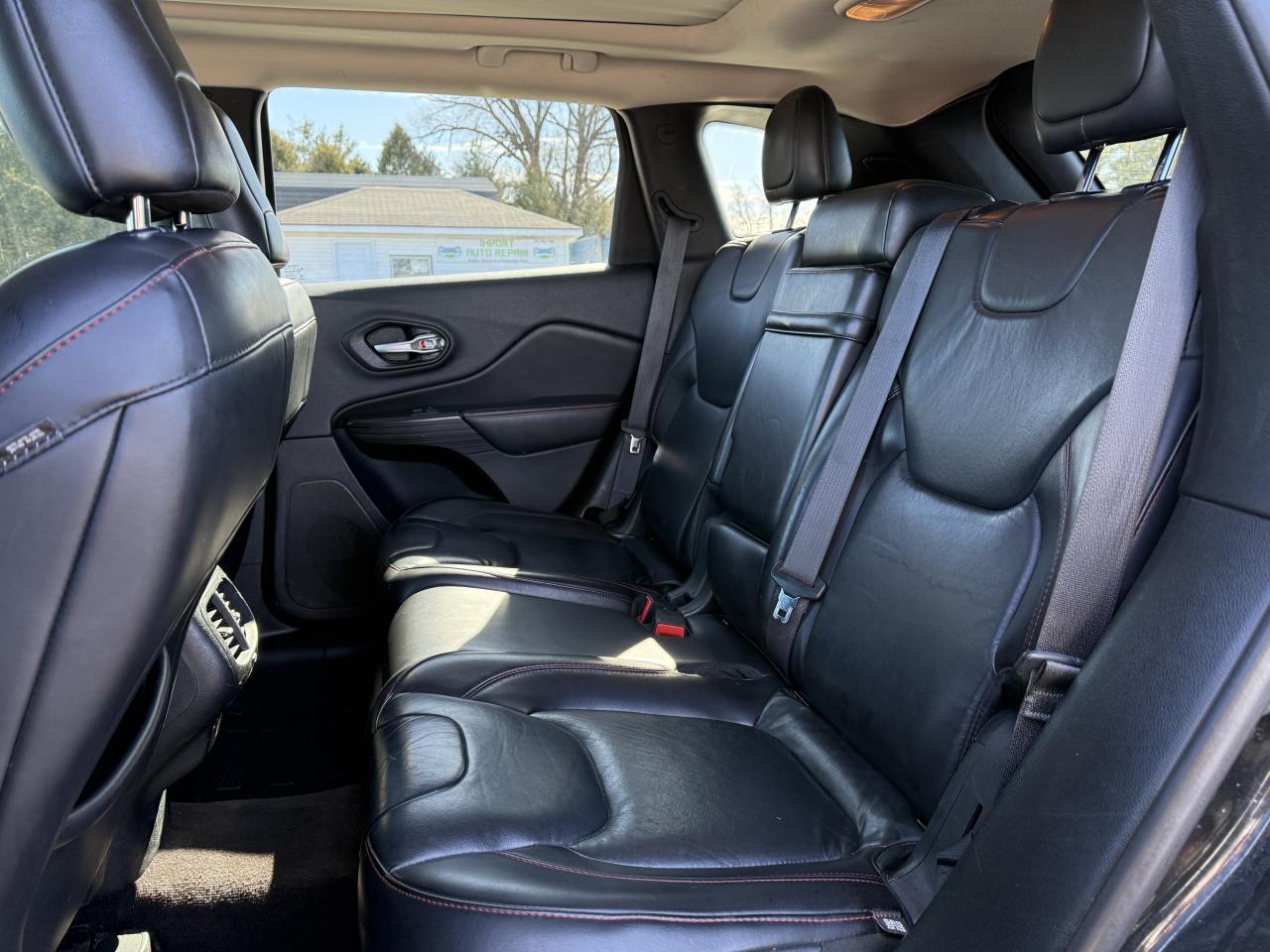 2016 Jeep Cherokee Trailhawk Photo