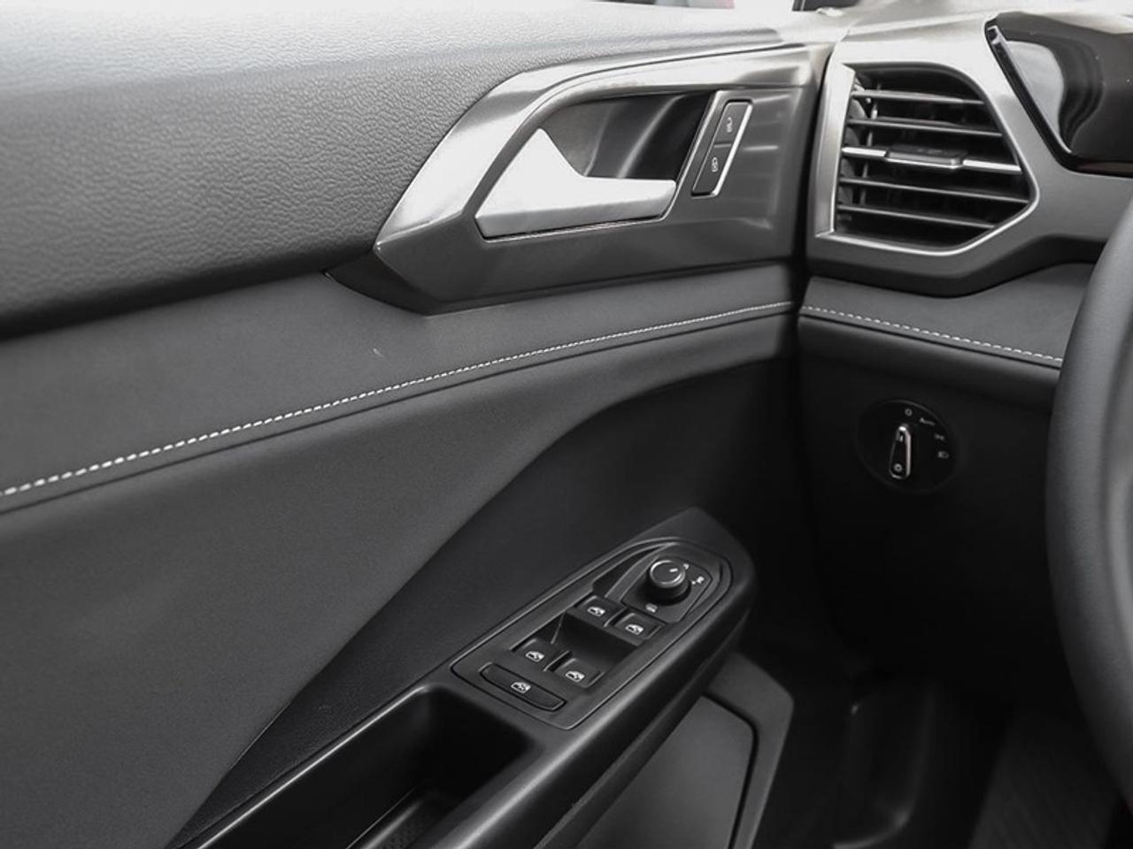 2026 Volkswagen Taos Comfortline Black Edition Photo