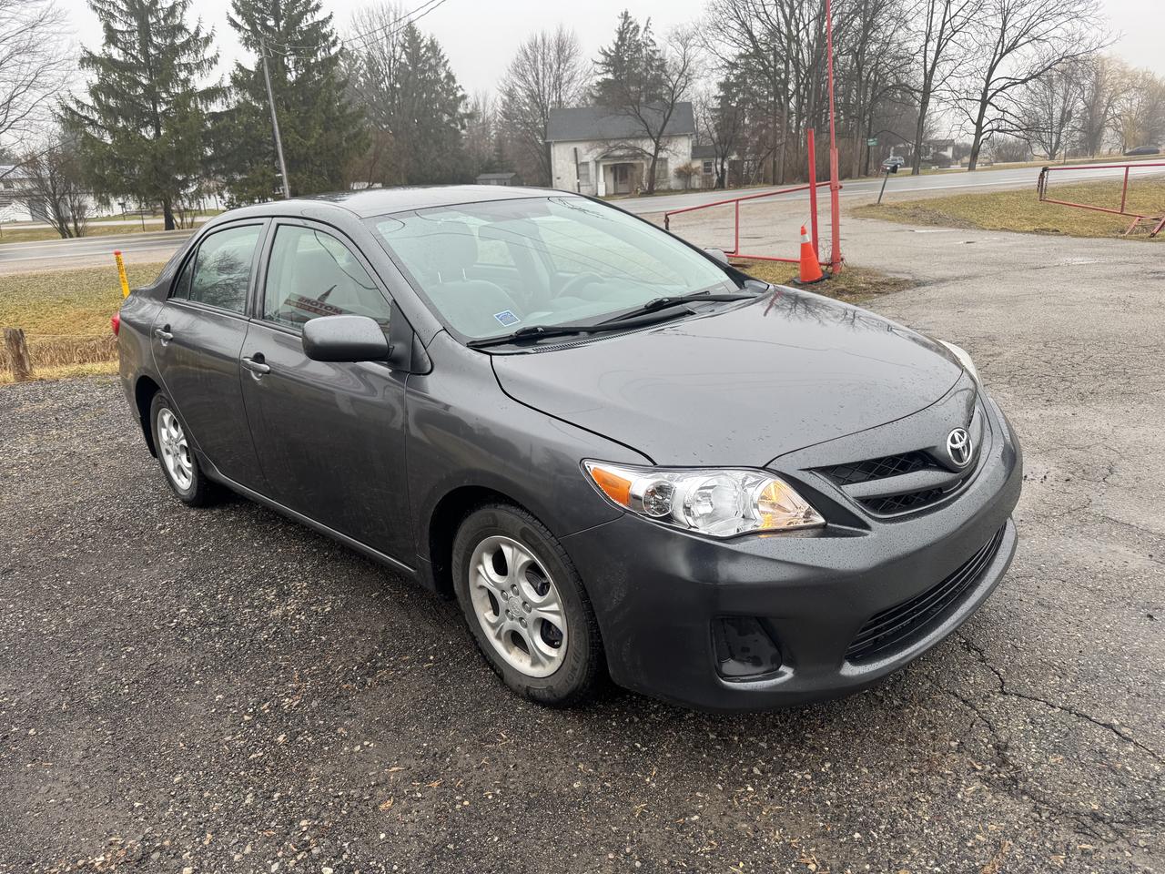 2013 Toyota Corolla CE Photo4