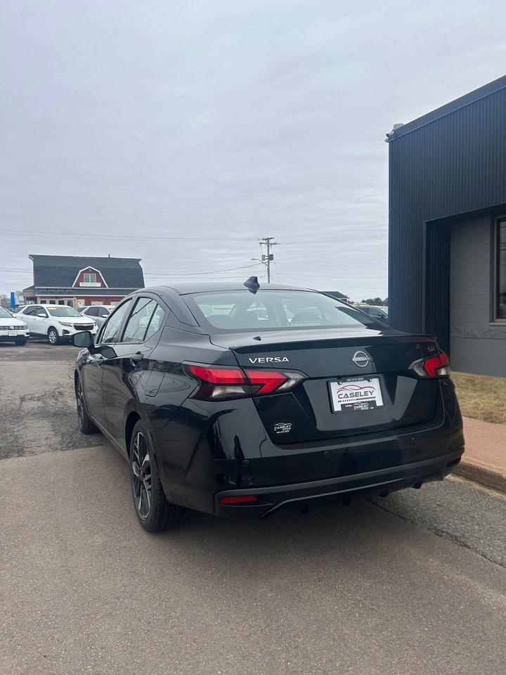 2024 Nissan Versa SR Photo
