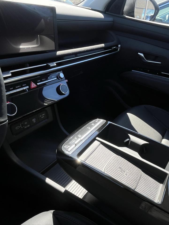 2026 Hyundai Tucson ULTIMATE HEV Photo