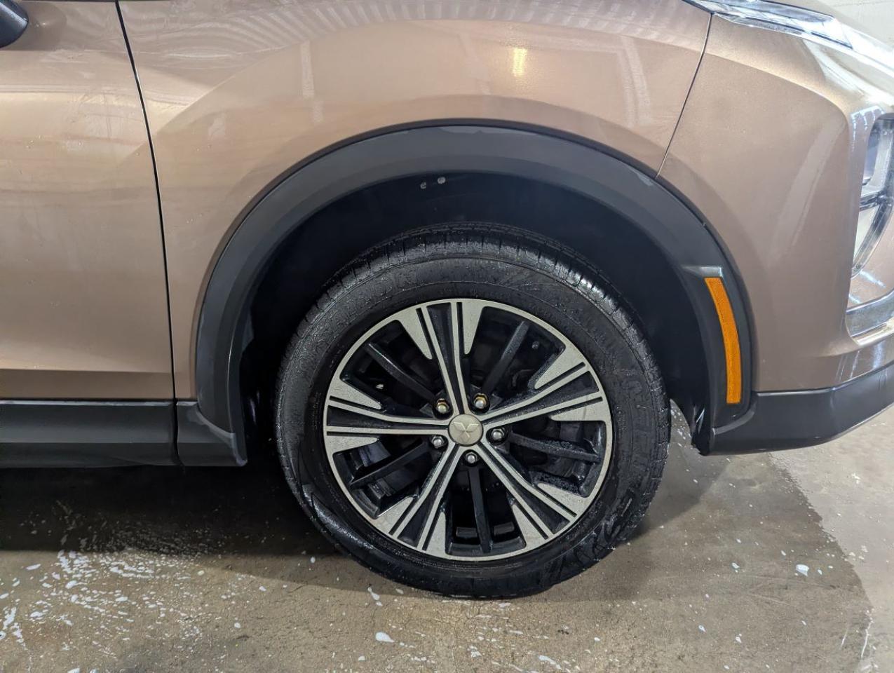 2022 Mitsubishi Eclipse Cross ES S-AWC   LOTS OF ROOM!! Photo