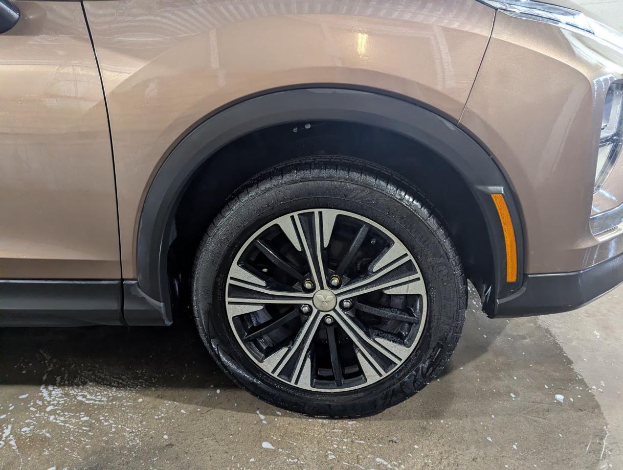 2022 Mitsubishi Eclipse Cross ES S-AWC   LOTS OF ROOM!! Photo3