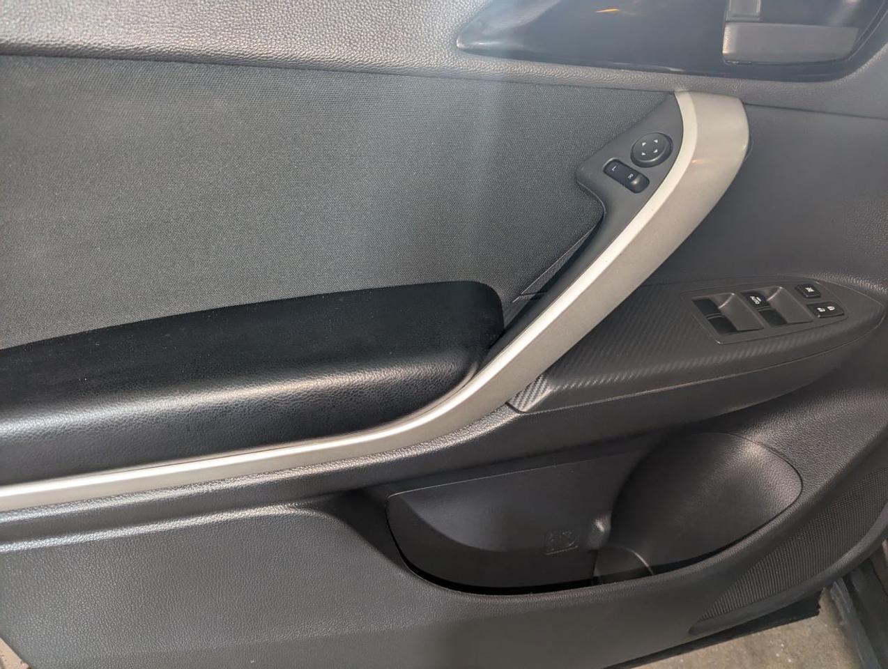 2022 Mitsubishi Eclipse Cross ES S-AWC   LOTS OF ROOM!! Photo