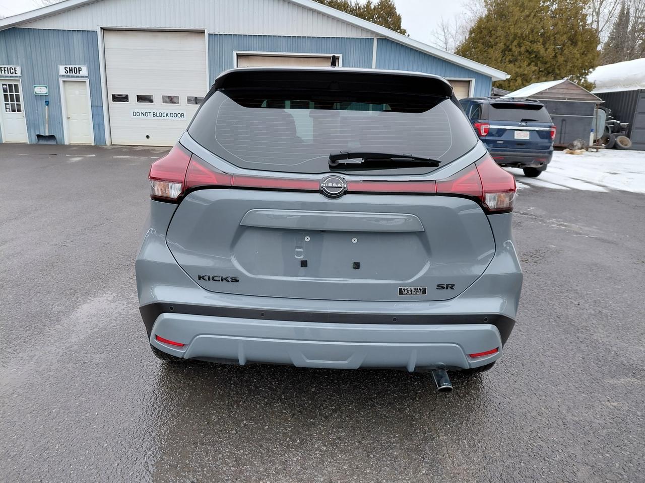 2022 Nissan Kicks SR Photo4