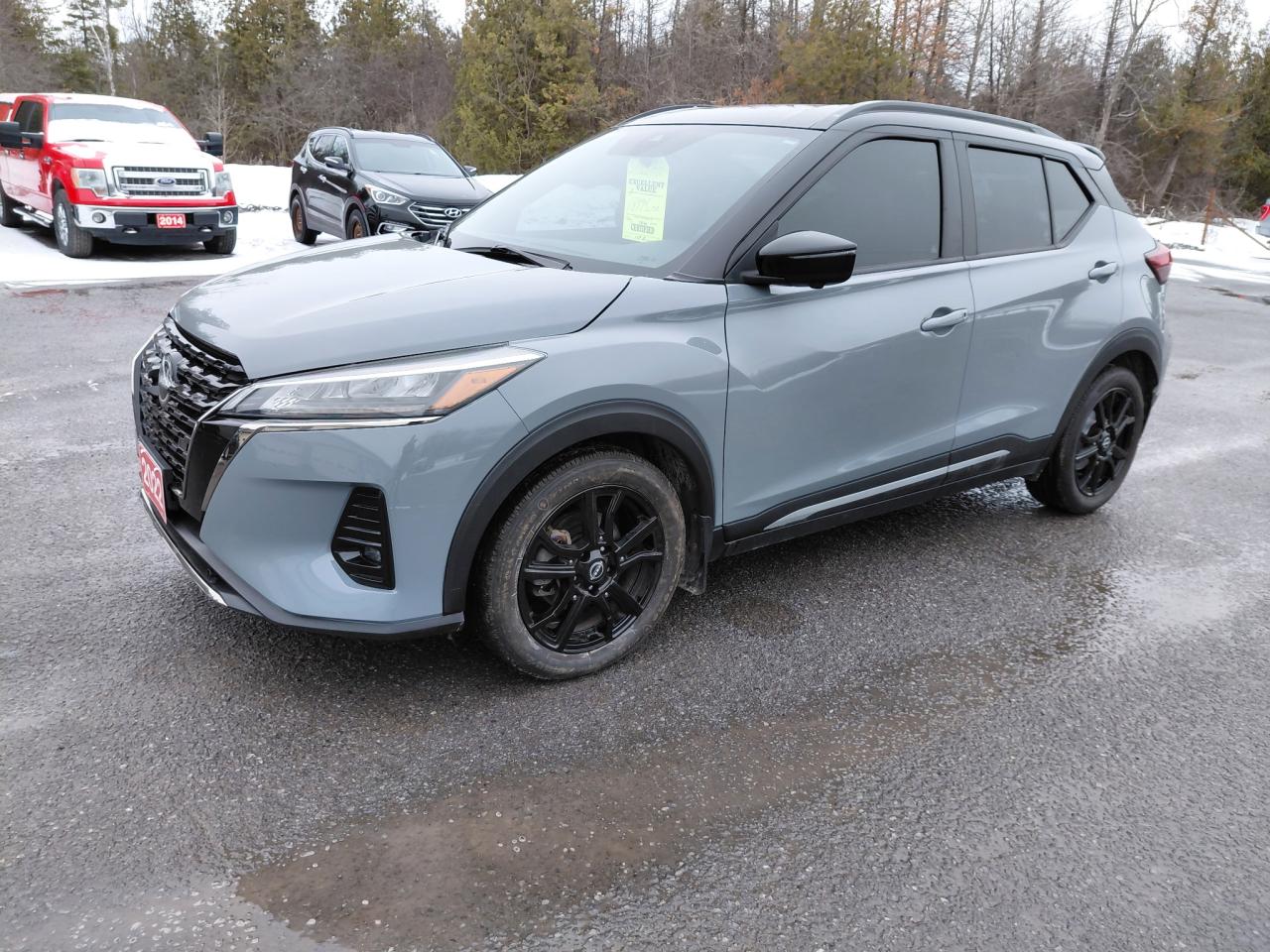 2022 Nissan Kicks SR Photo