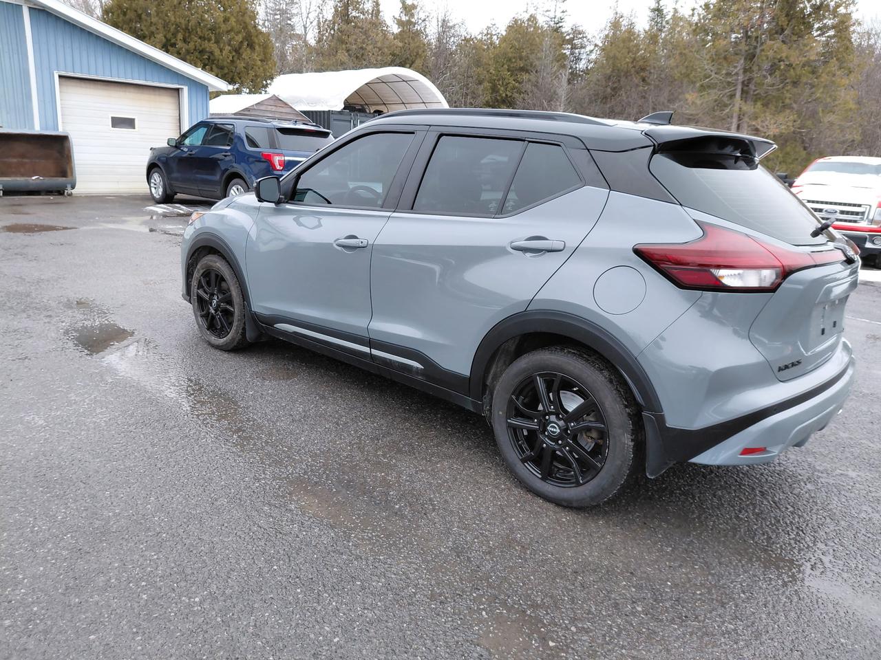2022 Nissan Kicks SR Photo