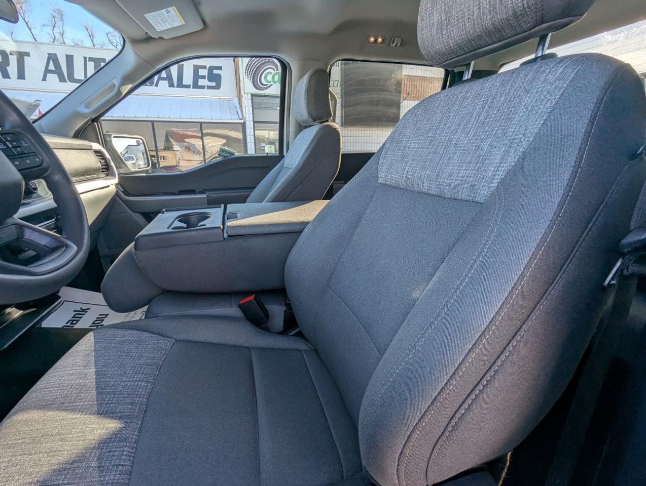 2022 Ford F-150 XLT SUPERCREW 4X4 WITH NAVIGATION!! Photo