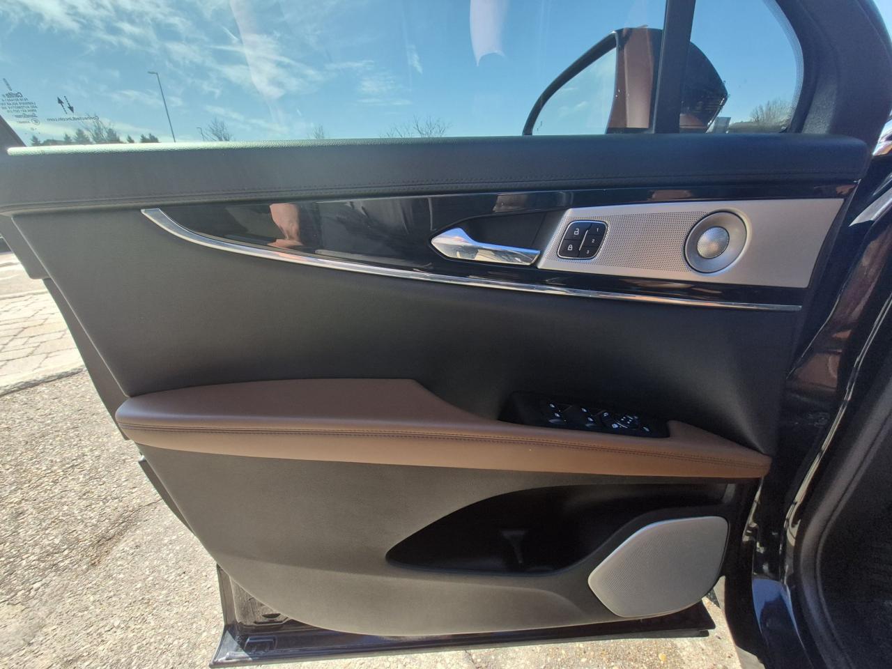 2023 Lincoln Nautilus LOCAL TRADE, LIKE NEW, SERVICED HERE, JET PACK! Photo