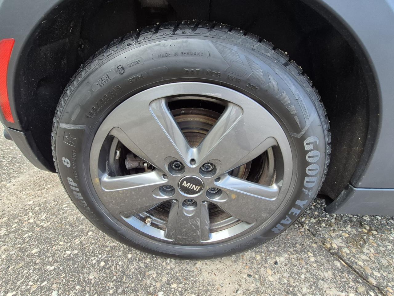 2022 MINI Cooper PREMIER TRIM, ELECTRIC, LOCAL TRADE,LEATHER, ROOF! Photo