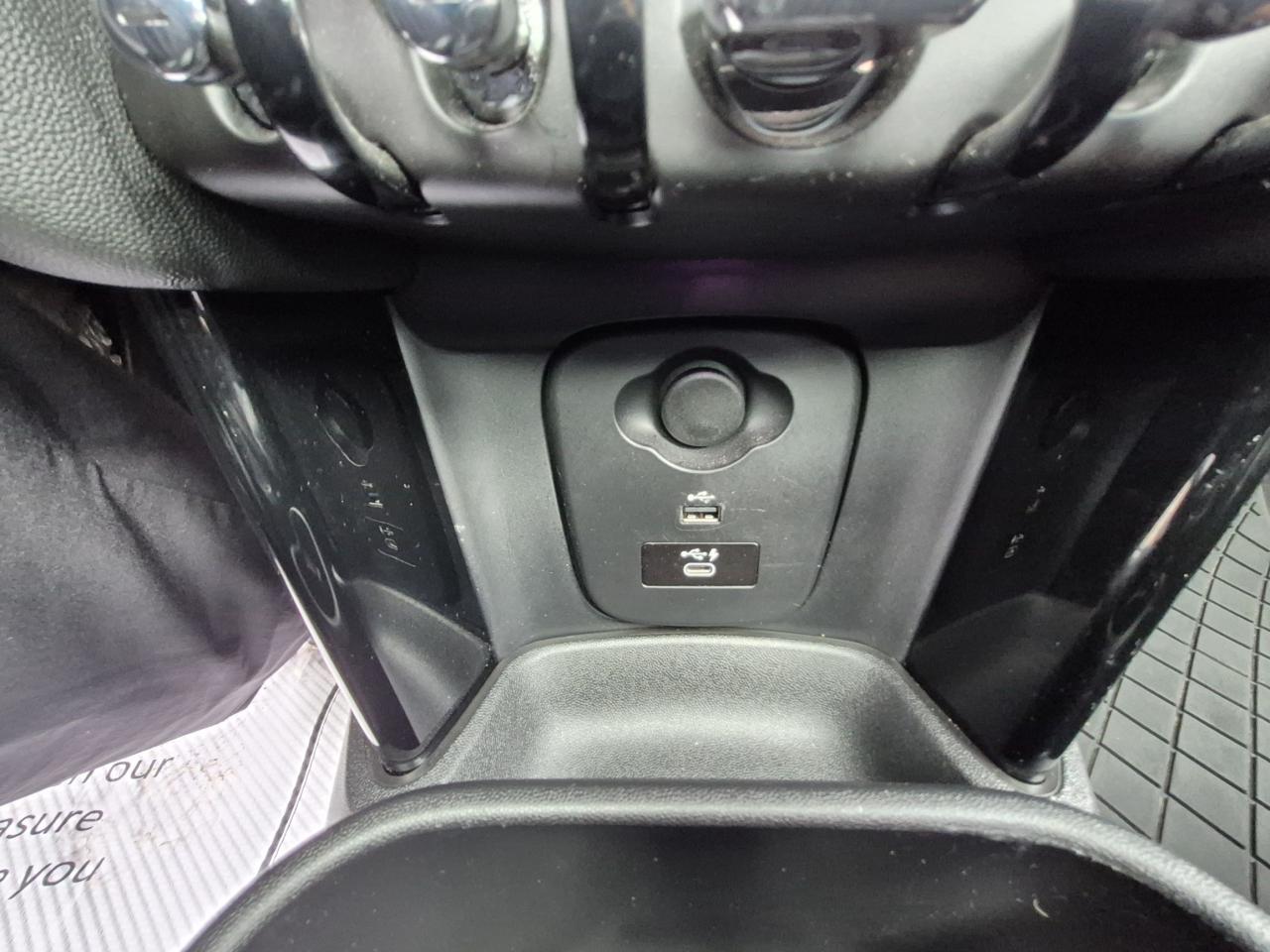 2022 MINI Cooper PREMIER TRIM, ELECTRIC, LOCAL TRADE,LEATHER, ROOF! Photo