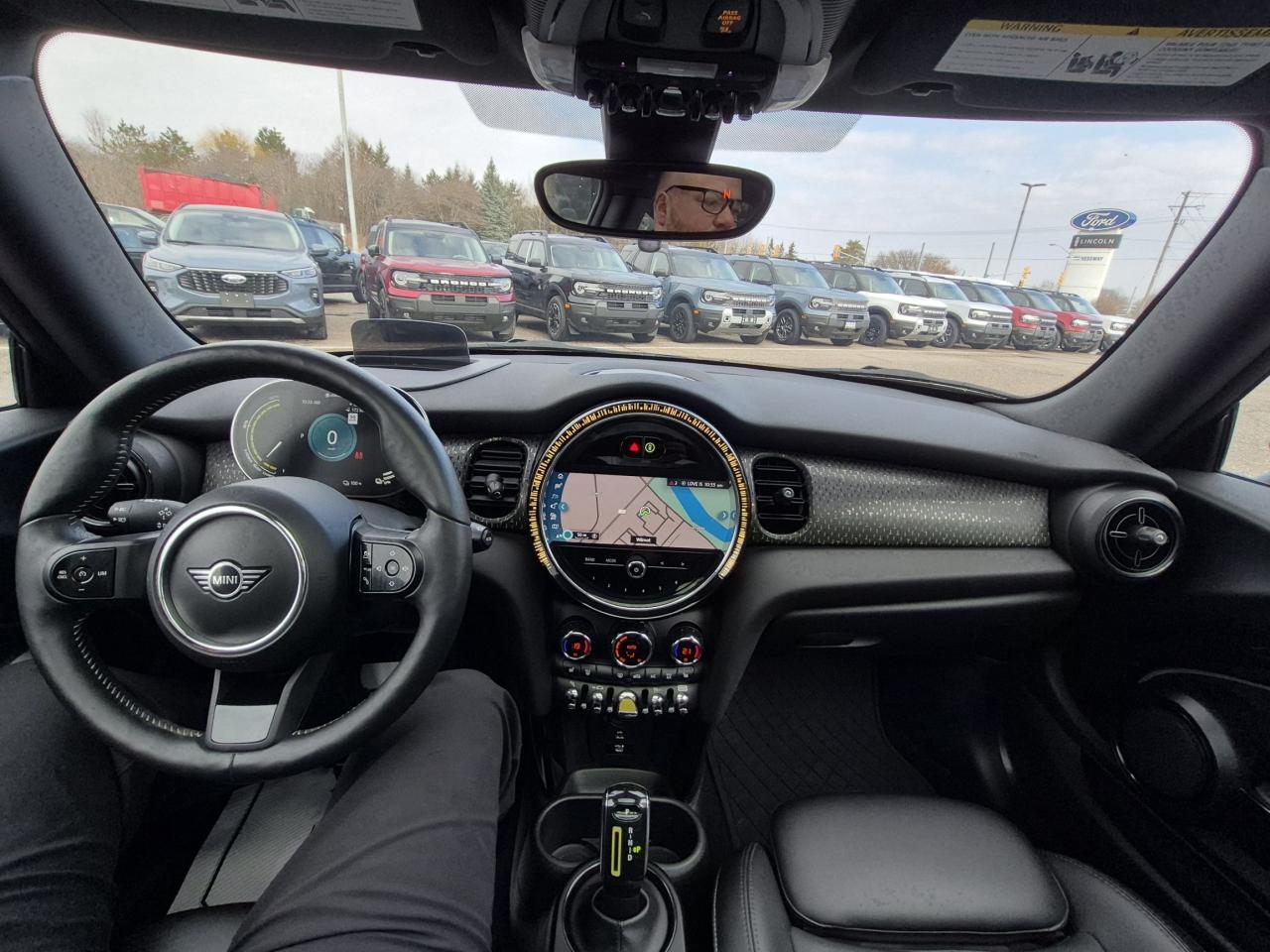 2022 MINI Cooper PREMIER TRIM, ELECTRIC, LOCAL TRADE,LEATHER, ROOF! Photo