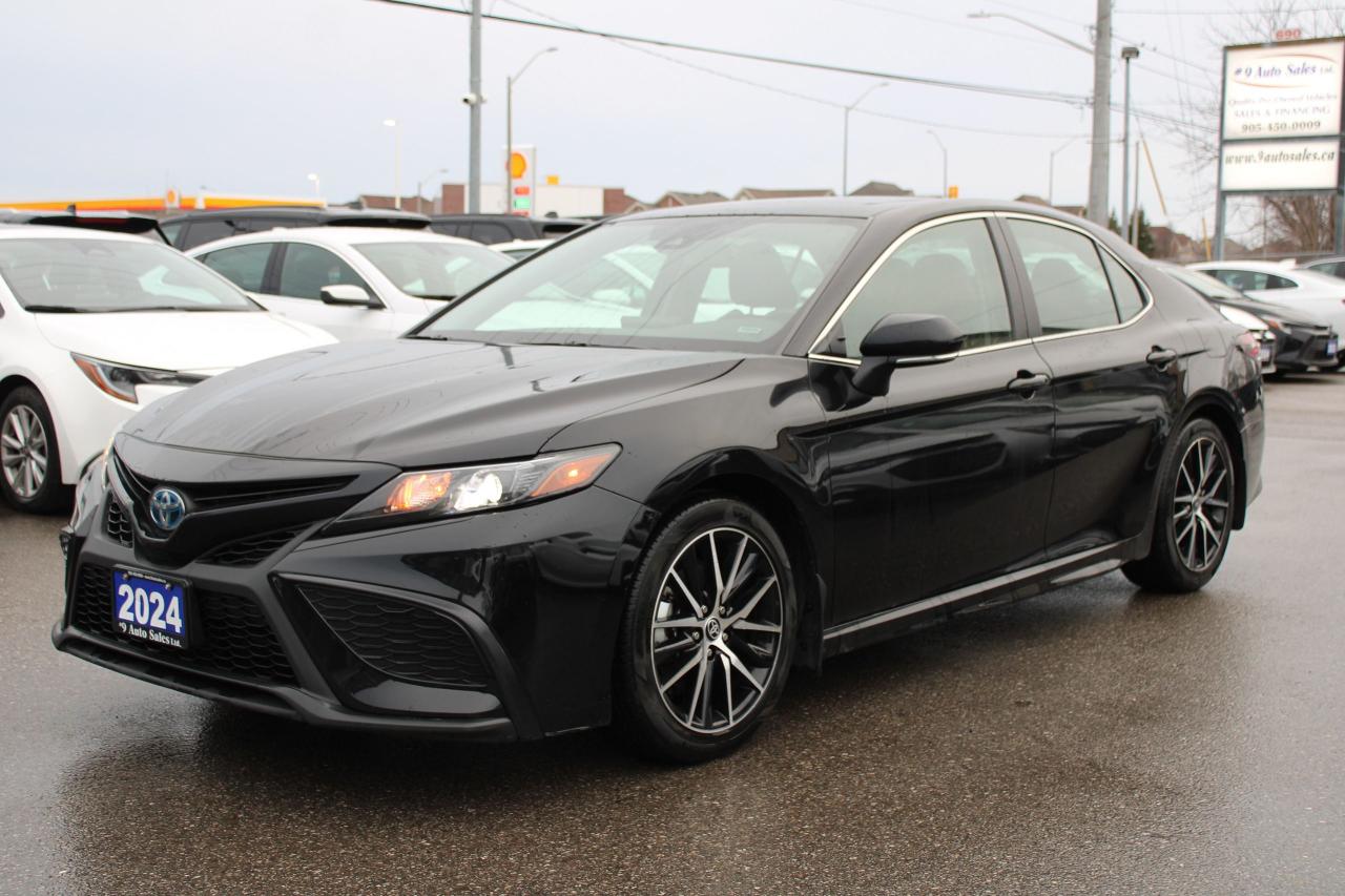 2024 Toyota Camry HYBRID SE Photo