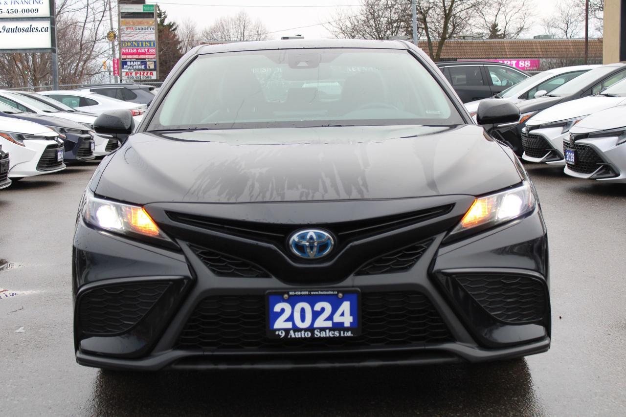 2024 Toyota Camry HYBRID SE Photo