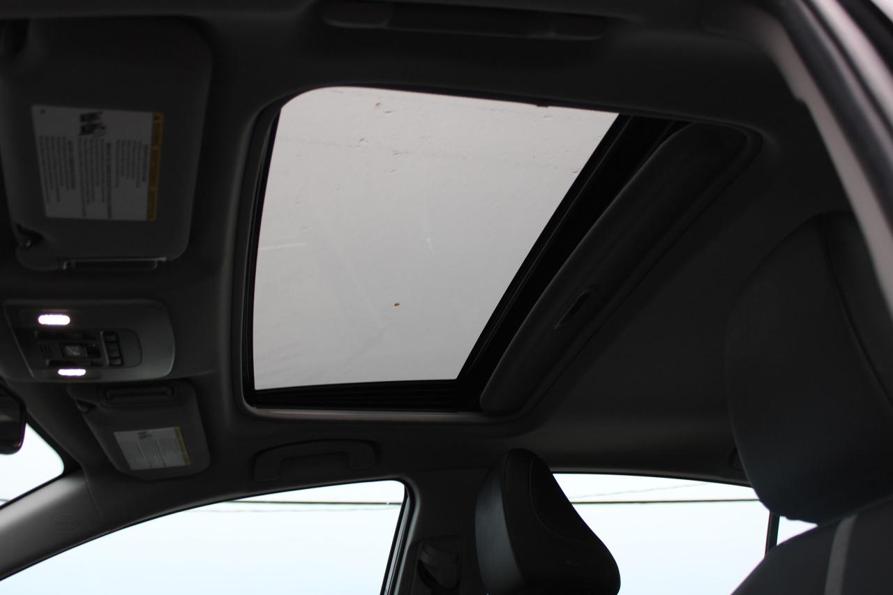 2024 Toyota Camry HYBRID SE Photo