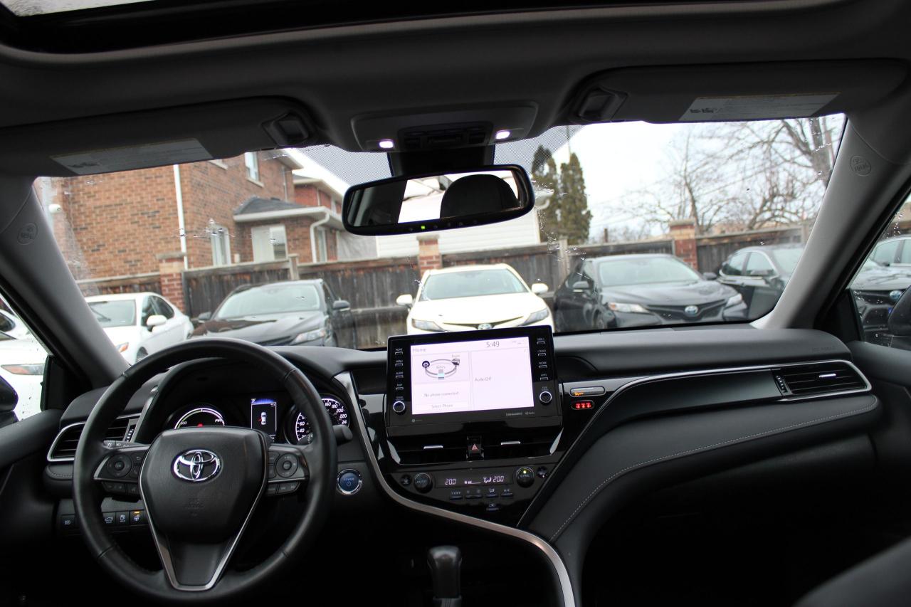 2024 Toyota Camry HYBRID SE Photo