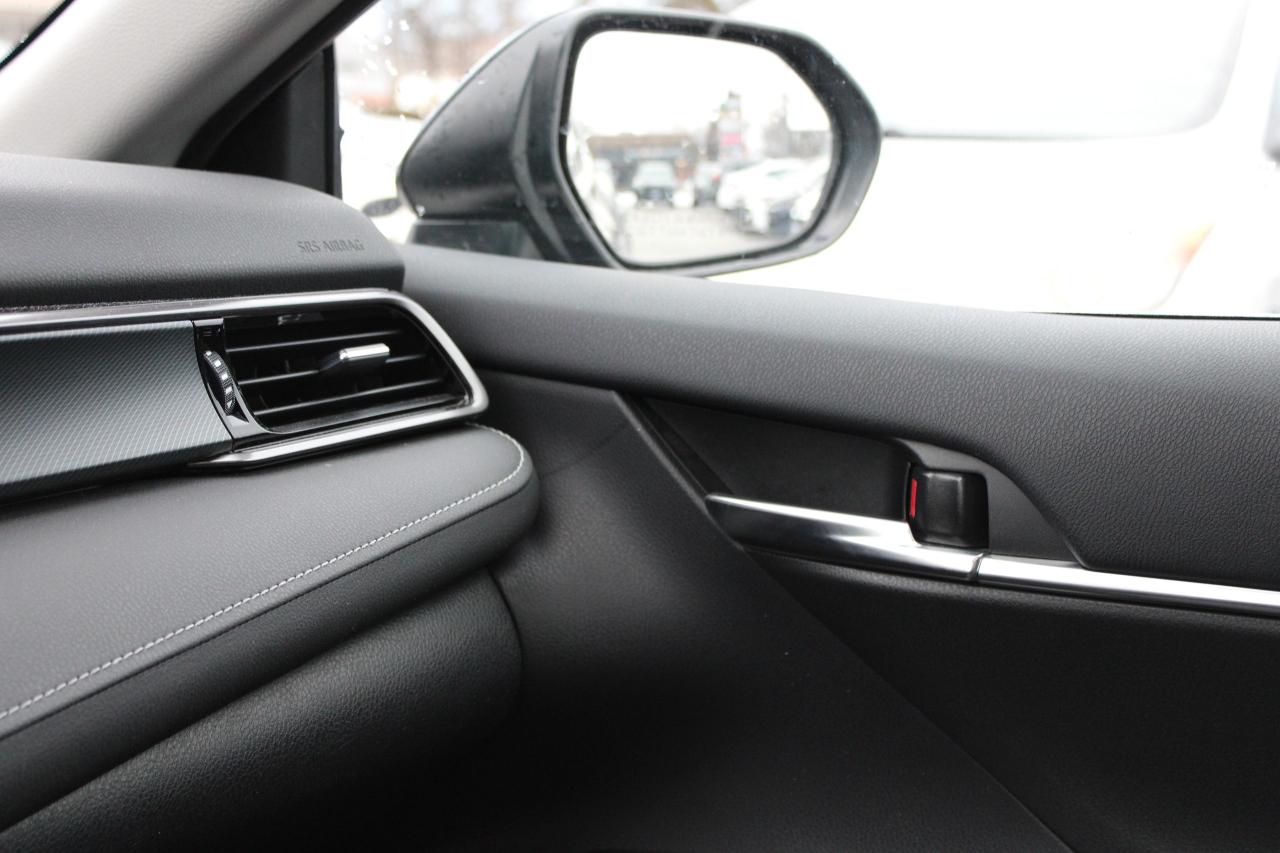 2024 Toyota Camry HYBRID SE Photo