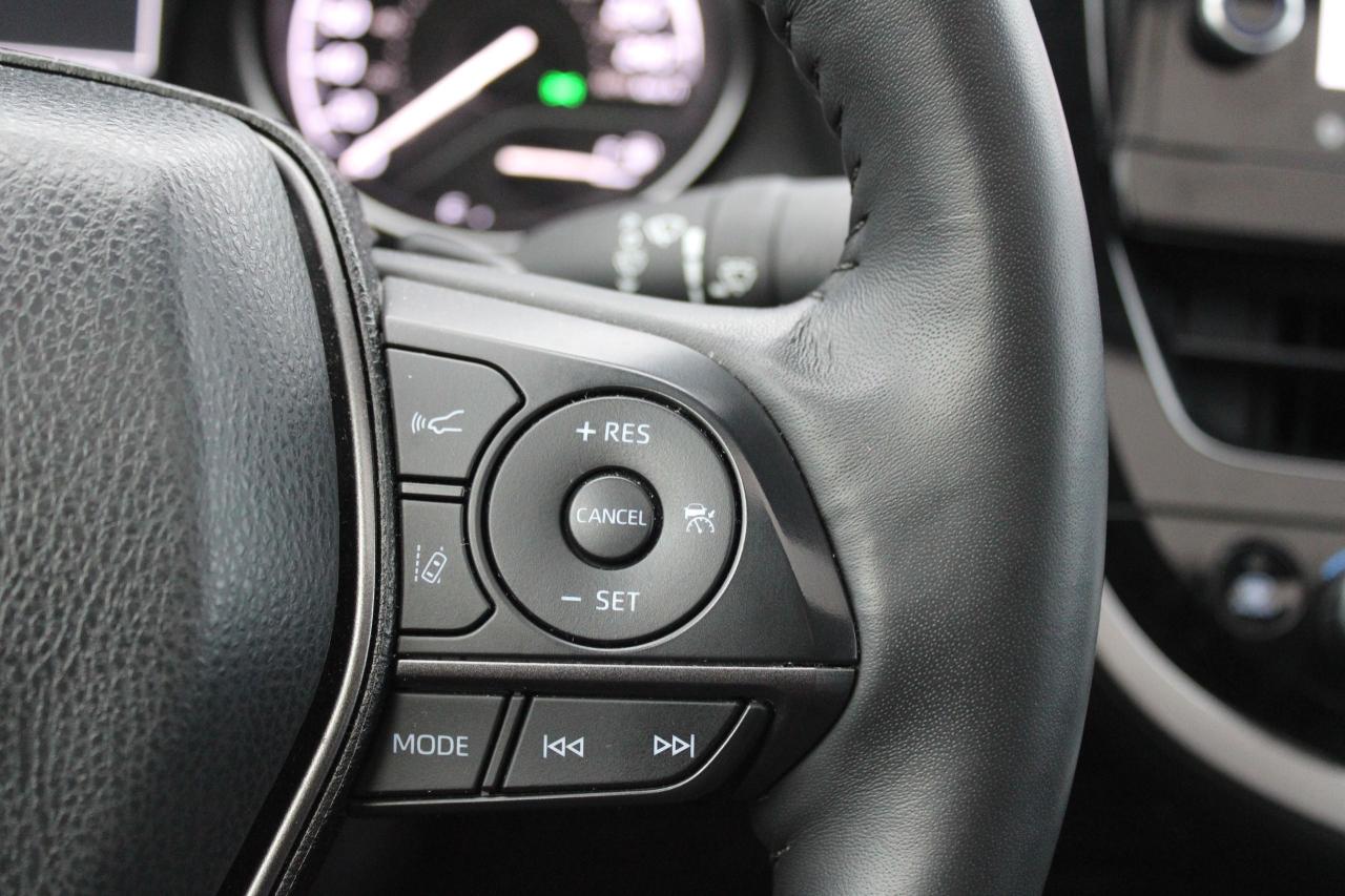 2024 Toyota Camry HYBRID SE Photo