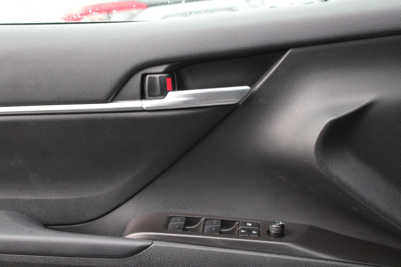 2024 Toyota Camry HYBRID SE Photo