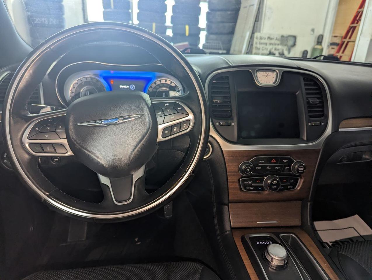 2019 Chrysler 300 300C PLATINUM EDITION WITH LEATHER/SUNROOF!! Photo