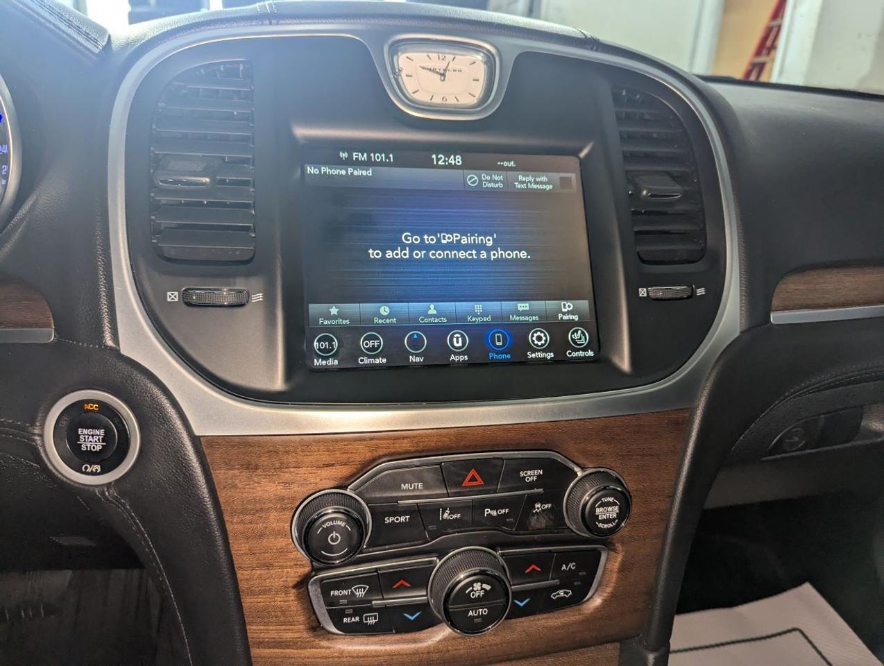 2019 Chrysler 300 300C PLATINUM EDITION WITH LEATHER/SUNROOF!! Photo