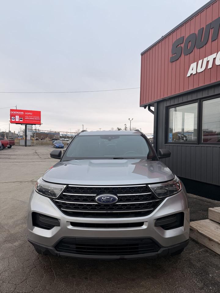 2020 Ford Explorer XLT - 7 Passenger Photo3