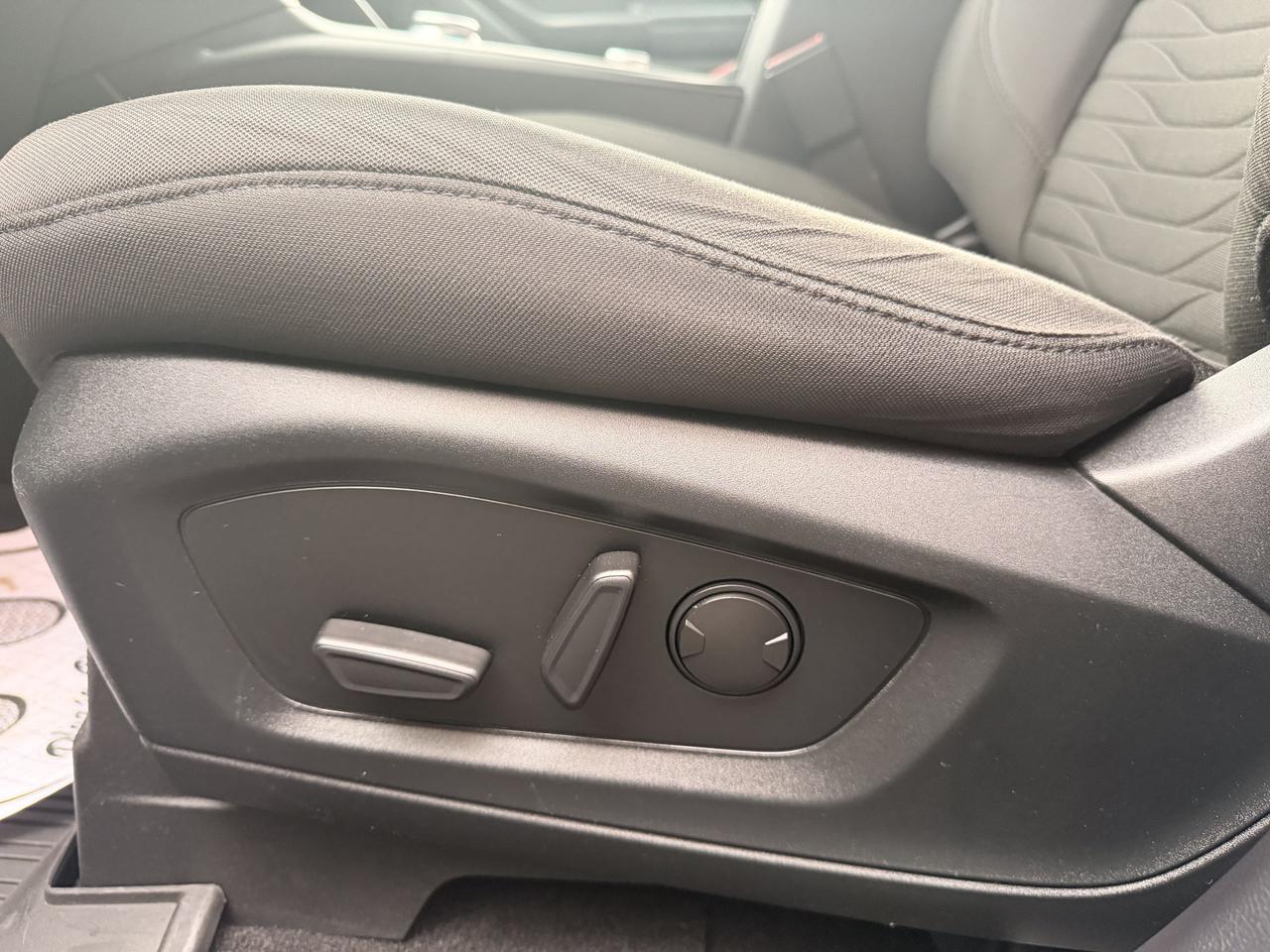 2020 Ford Explorer XLT - 7 Passenger Photo