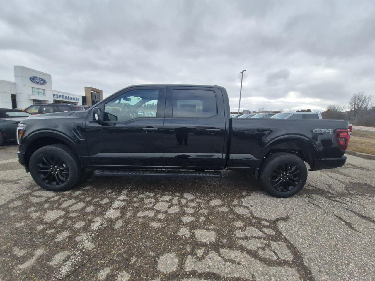 2026 Ford F-150 LARIAT, MOONROOF, TOW/HAUL PKG, BLACK PKG Photo