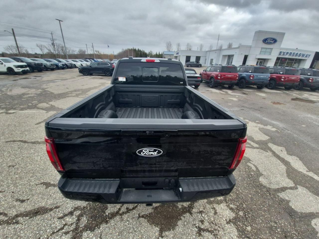 2026 Ford F-150 LARIAT, MOONROOF, TOW/HAUL PKG, BLACK PKG Photo