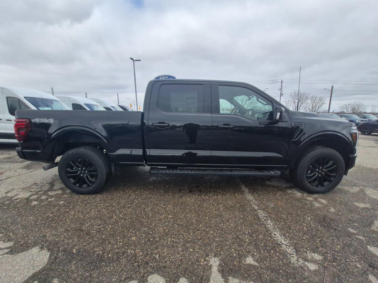2026 Ford F-150 LARIAT, MOONROOF, TOW/HAUL PKG, BLACK PKG Photo3