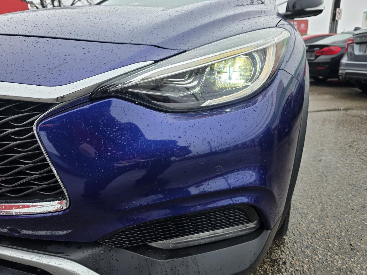 2017 Infiniti QX30 AWD Photo