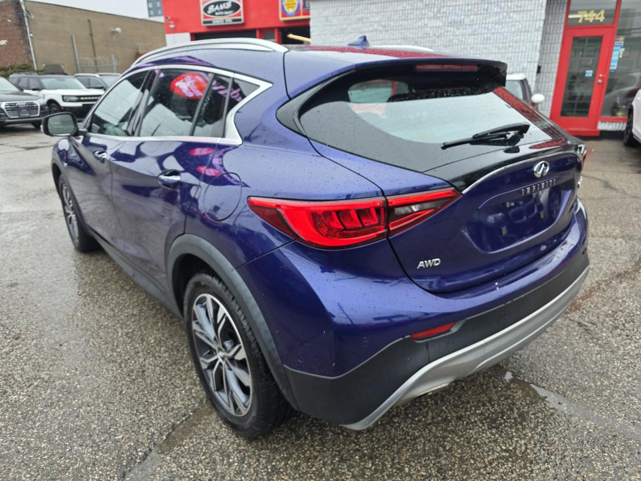 2017 Infiniti QX30 AWD Photo