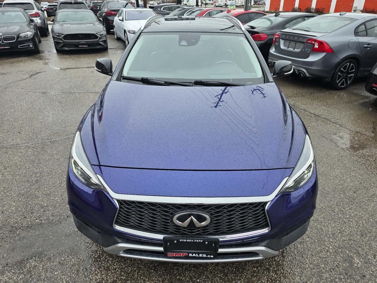2017 Infiniti QX30 AWD Photo
