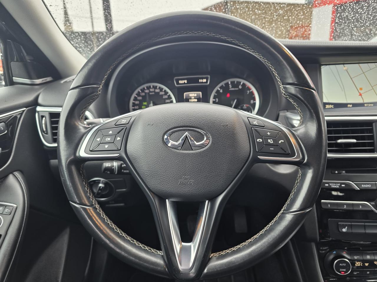 2017 Infiniti QX30 AWD Photo