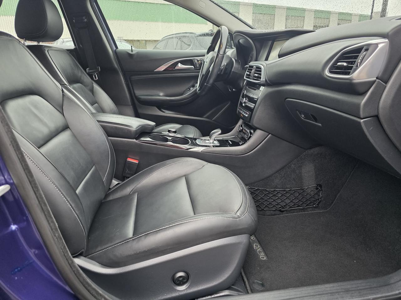 2017 Infiniti QX30 AWD Photo